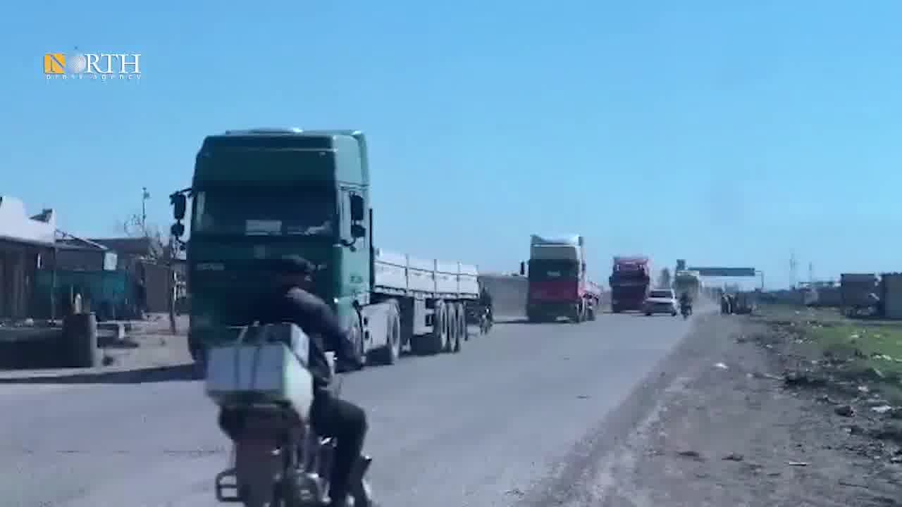 US has begun withdrawing from another base - the 3rd this month. A convoy of empty trucks, coming from Iraq, entered today Qasrak base (N. Hasakah), as part of the beginning of its evacuation. nnQasrak, the largest remaining US base, is equipped with a 1.7 km airstrip