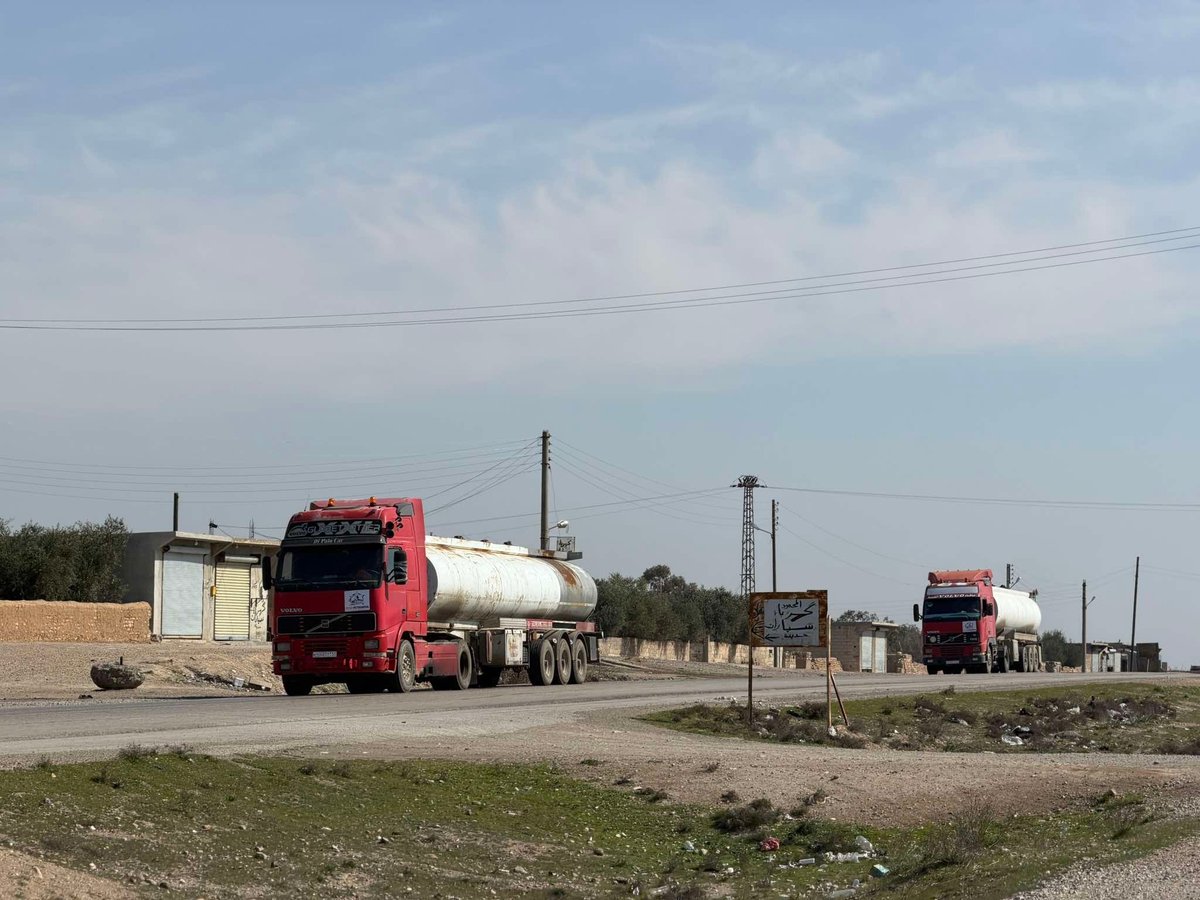 The first oil convoy from Rumeilan & Suwaydiyah (Hasakah) is now en route to Homs/Baniyas refineries - marking the first extraction by the State's Petroleum Company