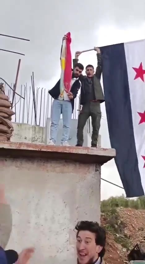 Syria: tensions are escalating following the incident with the national flag in Ain Arab/Kobane. Kurdish flags are being burned and trampled on, with cases of beatings & calls to protest