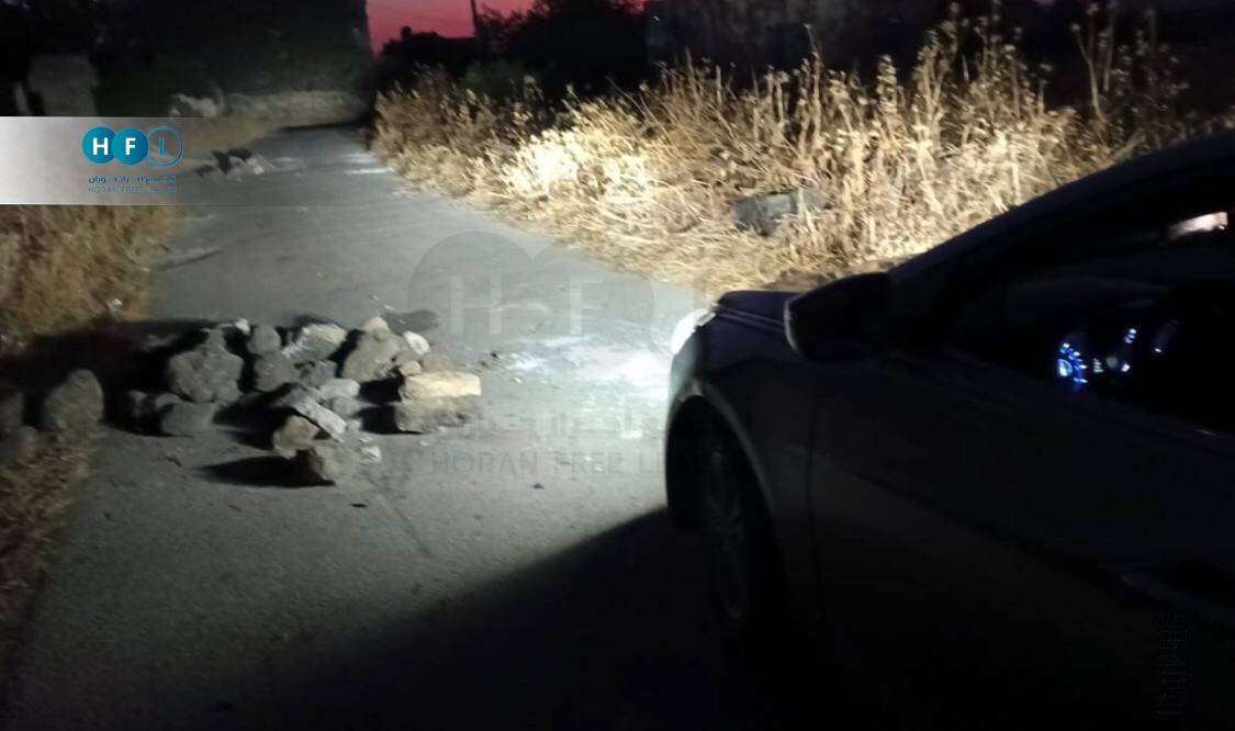 Tensions continue in South Syria amid recent surge in raids carried out by Israeli soldiers in Yarmuk Basin (W. Daraa). Residents of 2 raided villages blocked a road with stones, prompting Israeli troops to fire warning shots