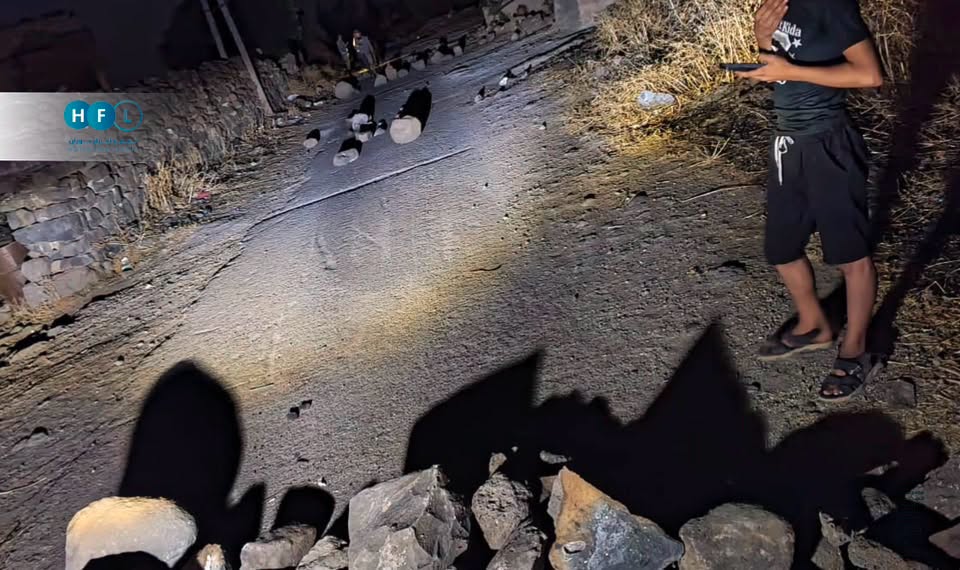 Tensions continue in South Syria amid recent surge in raids carried out by Israeli soldiers in Yarmuk Basin (W. Daraa). Residents of 2 raided villages blocked a road with stones, prompting Israeli troops to fire warning shots