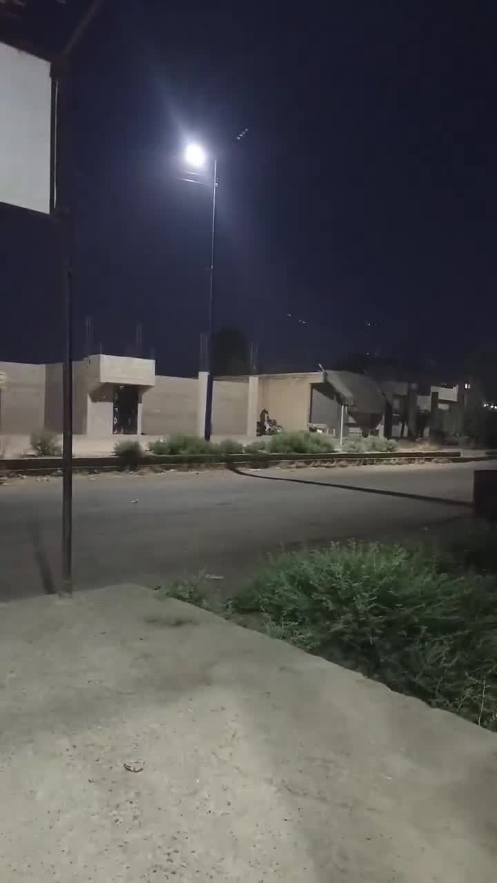 Deir ez-Zor, eastern countryside: Armed clashes broke out between cousins in the town of Dhiban, before the Internal Security Forces intervened to resolve the conflict between the two sides.