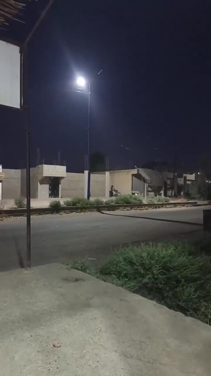 Deir ez-Zor, eastern countryside: Armed clashes broke out between cousins in the town of Dhiban, before the Internal Security Forces intervened to resolve the conflict between the two sides.