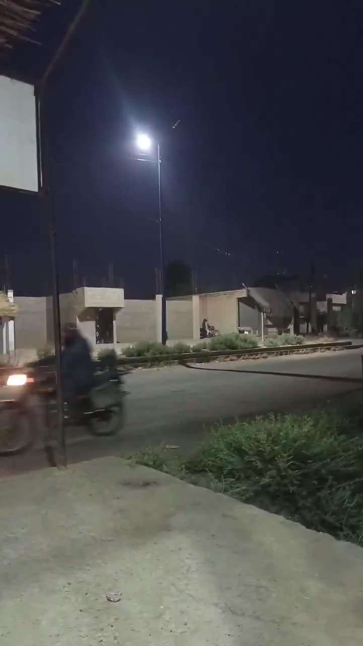 Deir ez-Zor, eastern countryside: Armed clashes broke out between cousins in the town of Dhiban, before the Internal Security Forces intervened to resolve the conflict between the two sides.