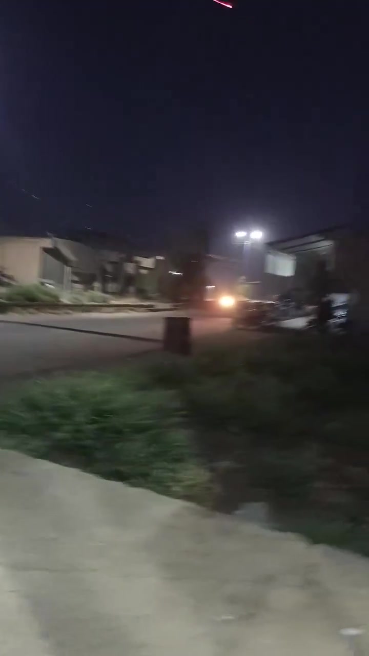 Deir ez-Zor, eastern countryside: Armed clashes broke out between cousins in the town of Dhiban, before the Internal Security Forces intervened to resolve the conflict between the two sides.