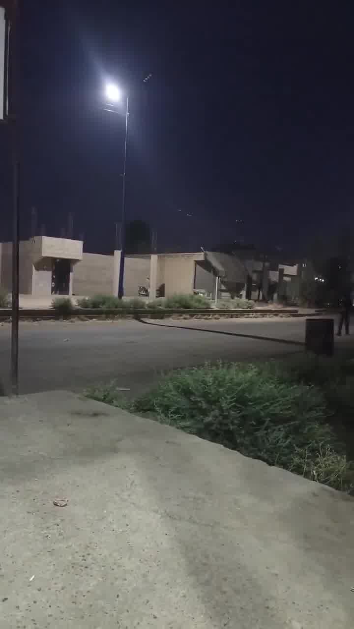 Deir ez-Zor, eastern countryside: Armed clashes broke out between cousins in the town of Dhiban, before the Internal Security Forces intervened to resolve the conflict between the two sides.