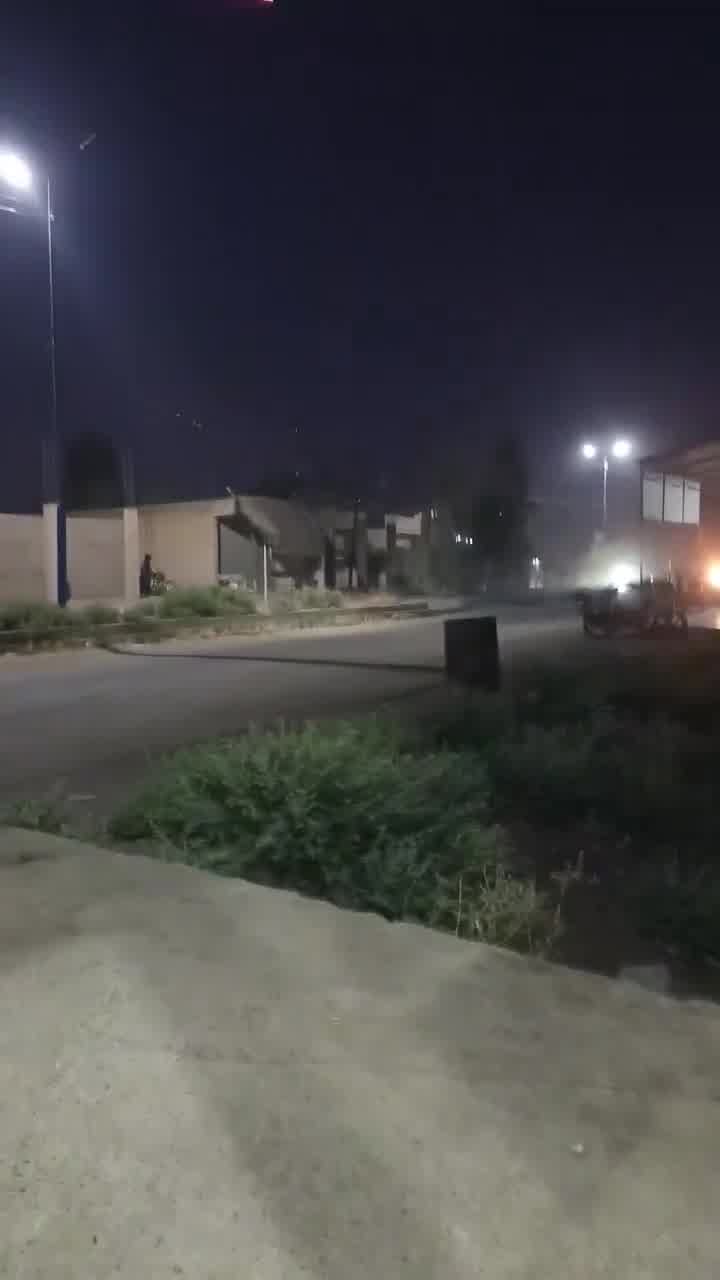 Deir ez-Zor, eastern countryside: Armed clashes broke out between cousins in the town of Dhiban, before the Internal Security Forces intervened to resolve the conflict between the two sides.