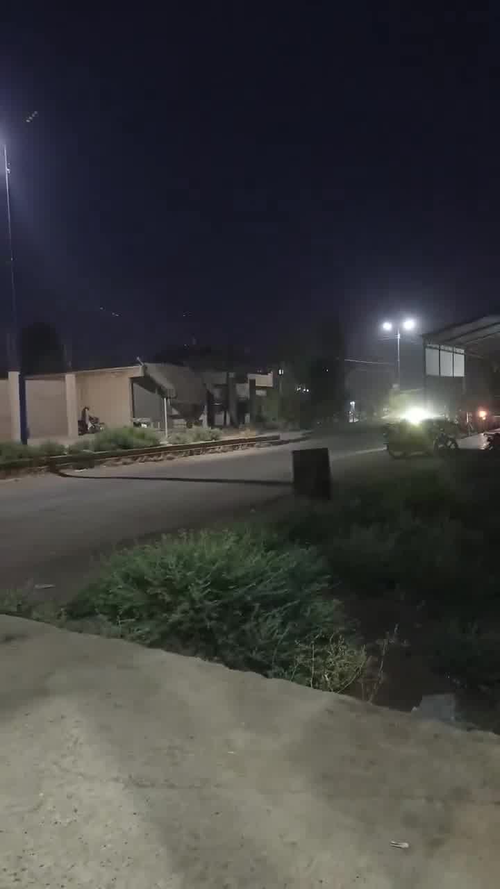 Deir ez-Zor, eastern countryside: Armed clashes broke out between cousins in the town of Dhiban, before the Internal Security Forces intervened to resolve the conflict between the two sides.