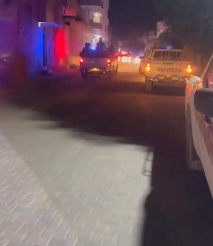 Clashes have renewed on the northern ring road of the city of Azaz in the Aleppo countryside between internal security forces and wanted armed elements, some of whom belong to the Ministry of Defense and the military police.