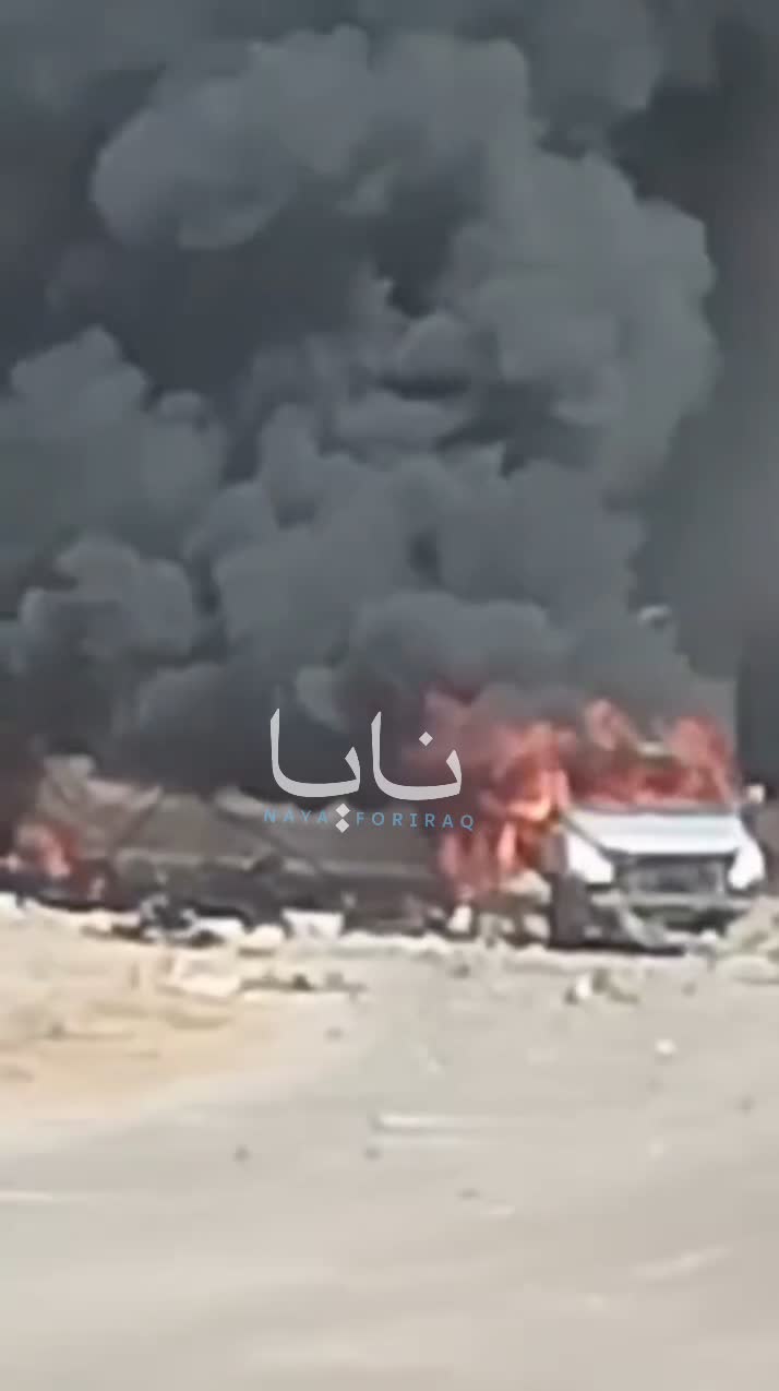 مشاهد من استهداف مجهول طال عدة سيارات في ادلب تحمل كدس عتاد